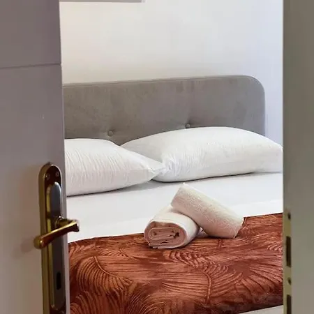 Emilio's Astir Apartment *